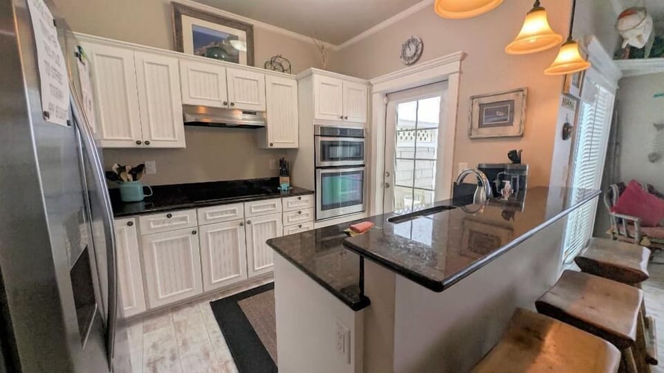 electric wall oven, electric cook top - even the kitchen has a view