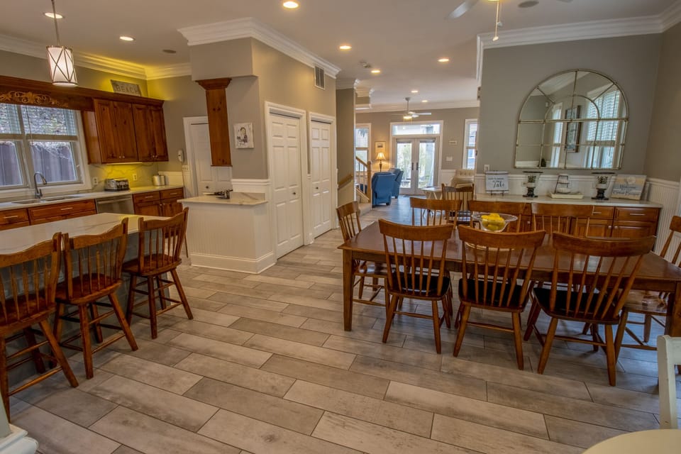 Main Level | Dining