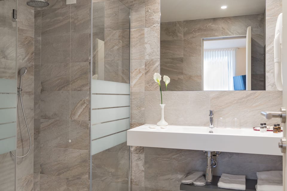 Double or Twin Room | Bathroom | Free toiletries, hair dryer, bidet, towels