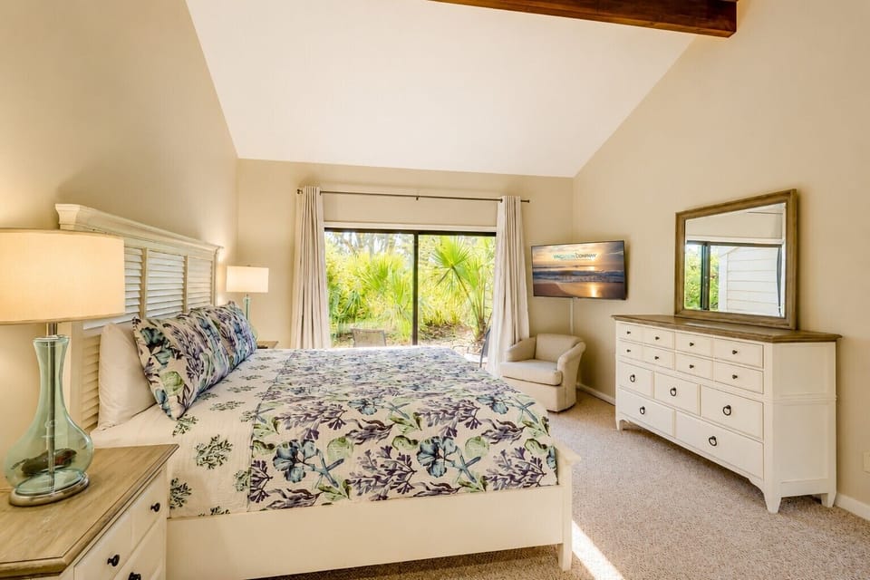 1st Floor King Suite