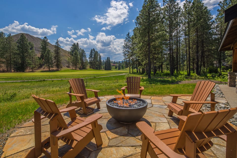 Three Pines Lodge at Tipple Hill - Make evening s'mores over the gas fire pit!