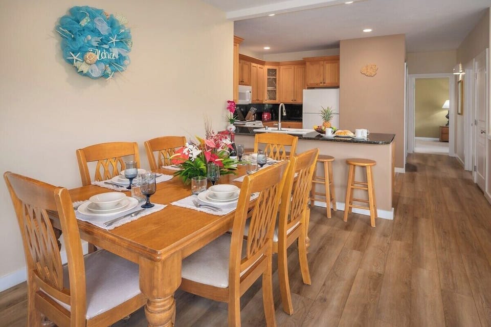 Regency 910 Dining Room adjacent to Kitchen