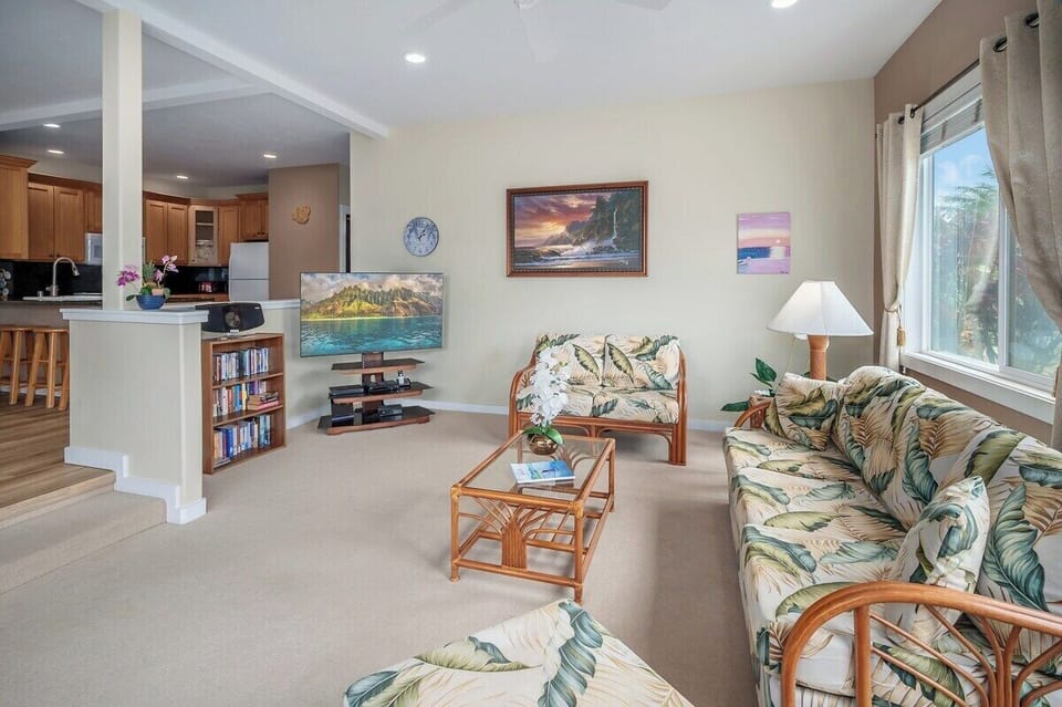 Regency 910 Living room with View of Kitchen