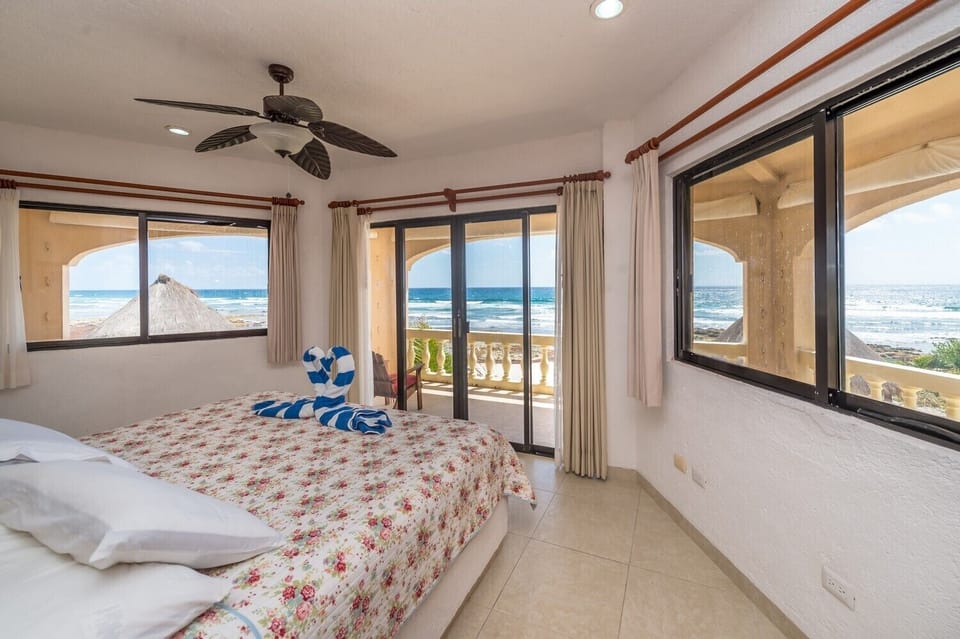 1st Master Suite on Upper Level, Ocean Side: King Bed, Private B