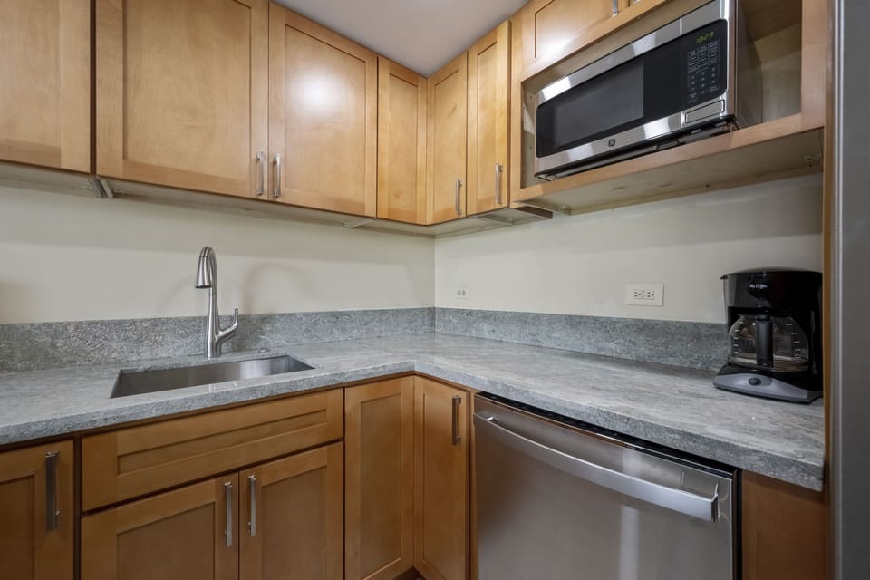 New Kitchen 2022 - 12 Cup drip coffee maker, toaster and blender.