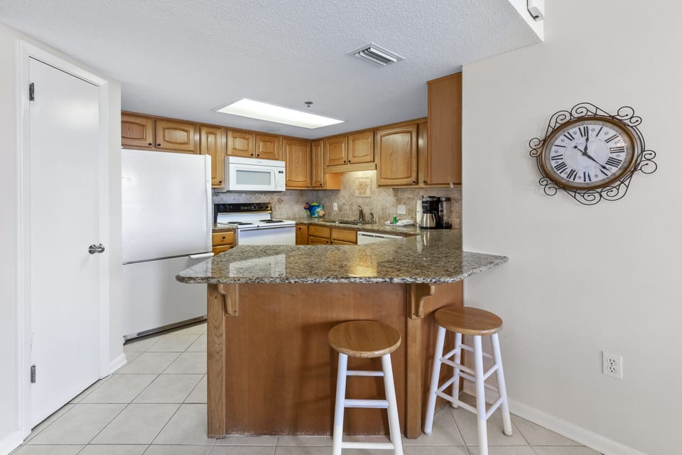 Fully Equipped, Upgraded Kitchen with Granite Counter Tops and Bar stools