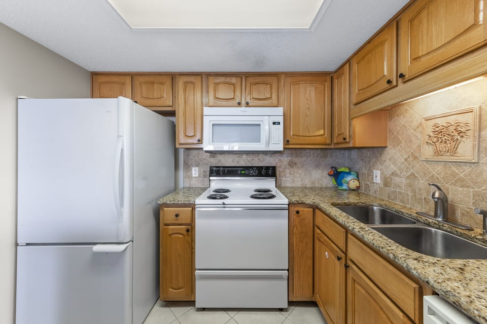 Fully Equipped, Upgraded Kitchen with Granite Counter Tops