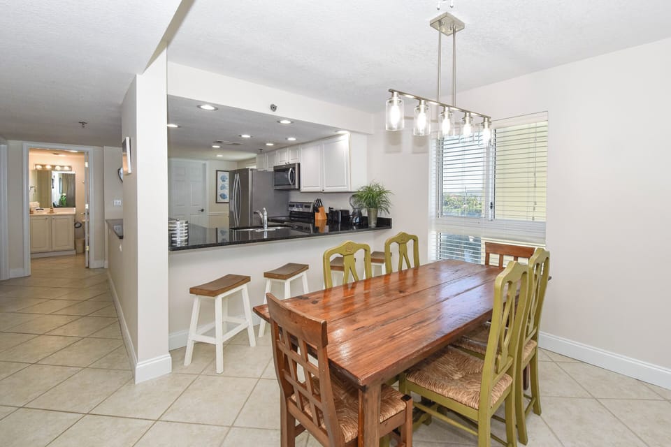 Destin Towers 41- Dining Area