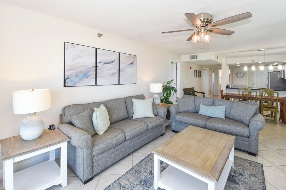 Destin Towers 41- Living Area