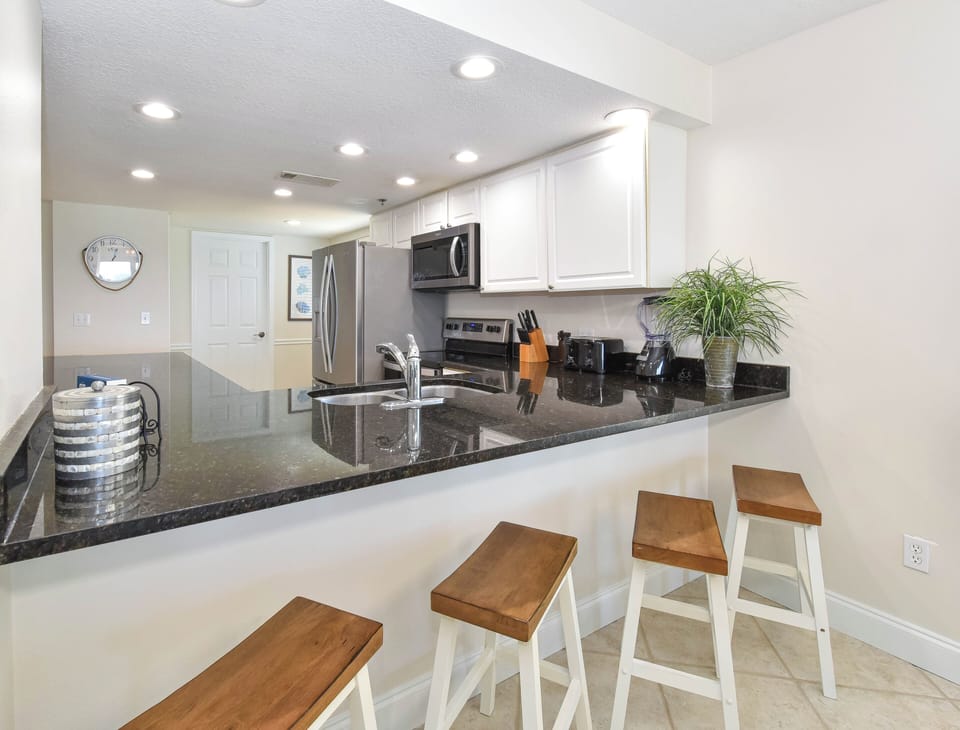 Destin Towers 41- Breakfast Bar
