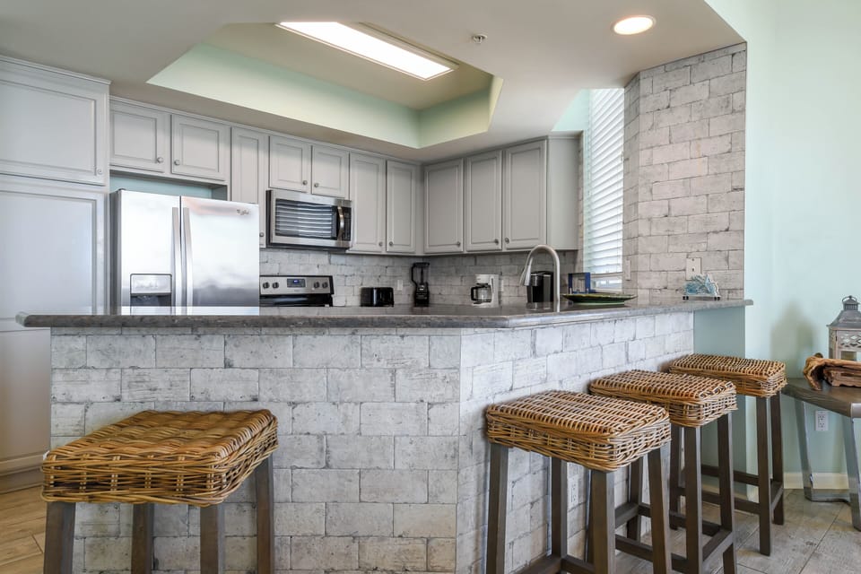 Silver Beach Towers East 301- Breakfast Bar