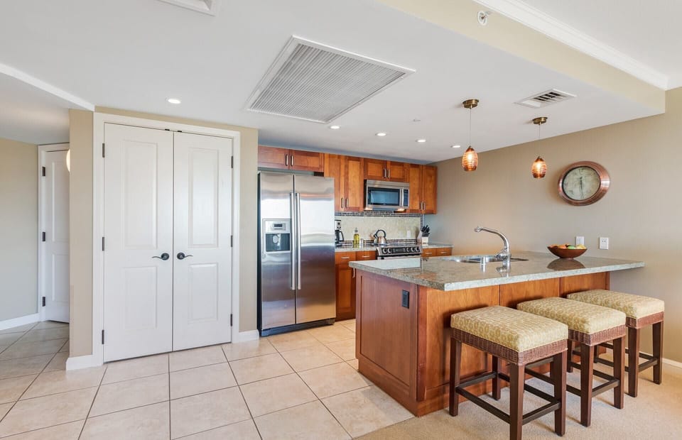 Prepare meals or refreshments in the full modern kitchen
                