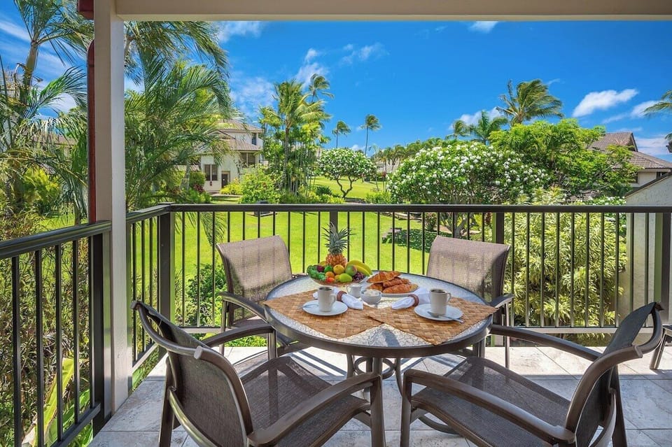 Kahala 422 - Enjoy breakfast or dinner alfresco