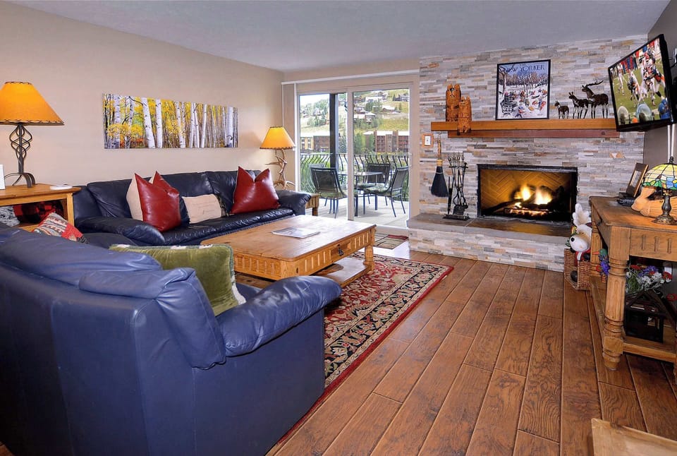 Living room w/wood fireplace