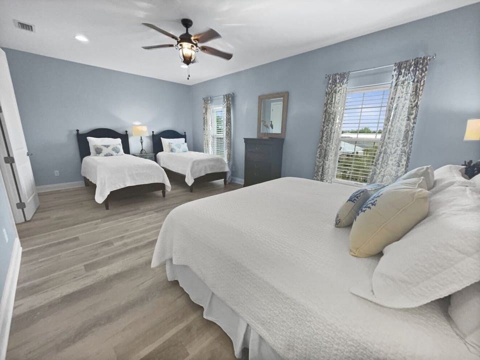 3rd Floor | Poolside Family Ensuite | Sleeps 4