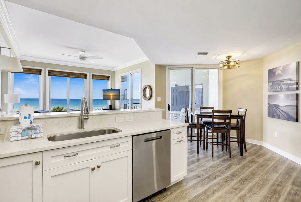 Kitchen/Dining Area