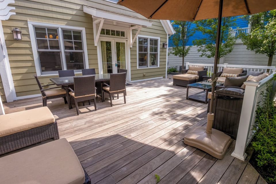 Outside Living | Deck with Grill