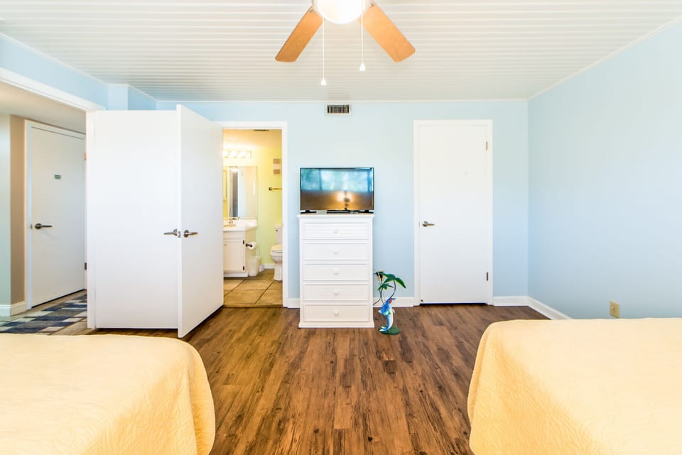 Flatscreen TV in guest room