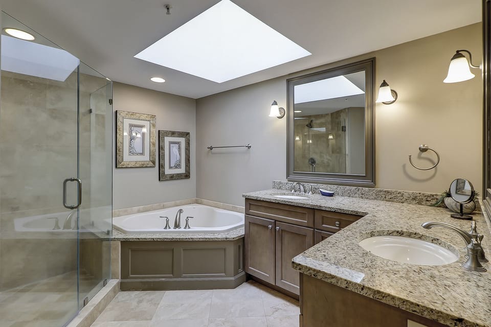 1st Floor King Suite