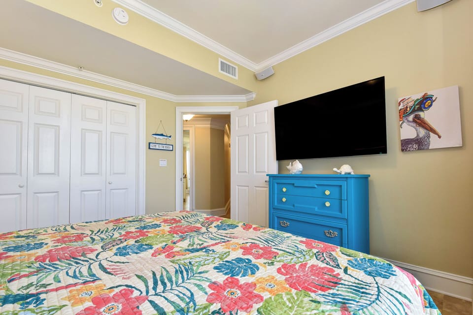 Silver Beach Towers W903 - Guest Bedroom with TV