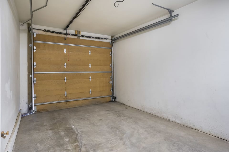 1 car garage 
