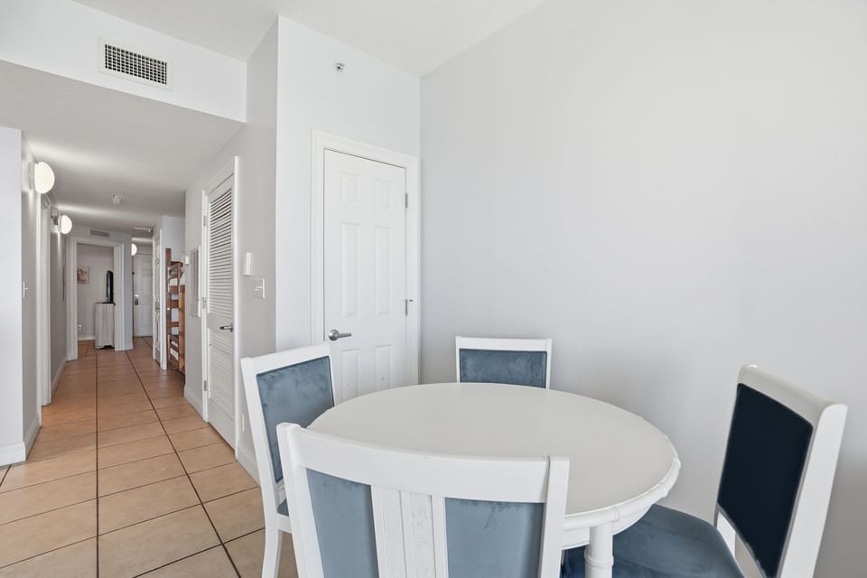 Seating for four at the dining table