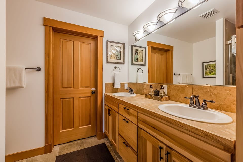 Main Floor : Master En-Suite Bathroom to Bedroom 1 with Double Sinks + Walk-in Shower.