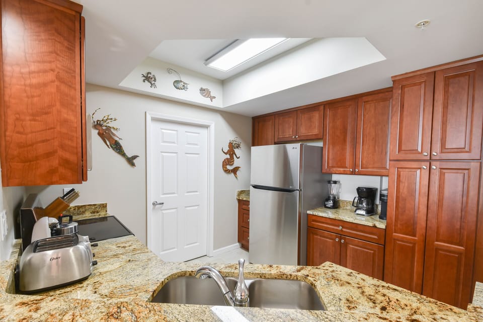 Silver Beach Towers West 305- Kitchen