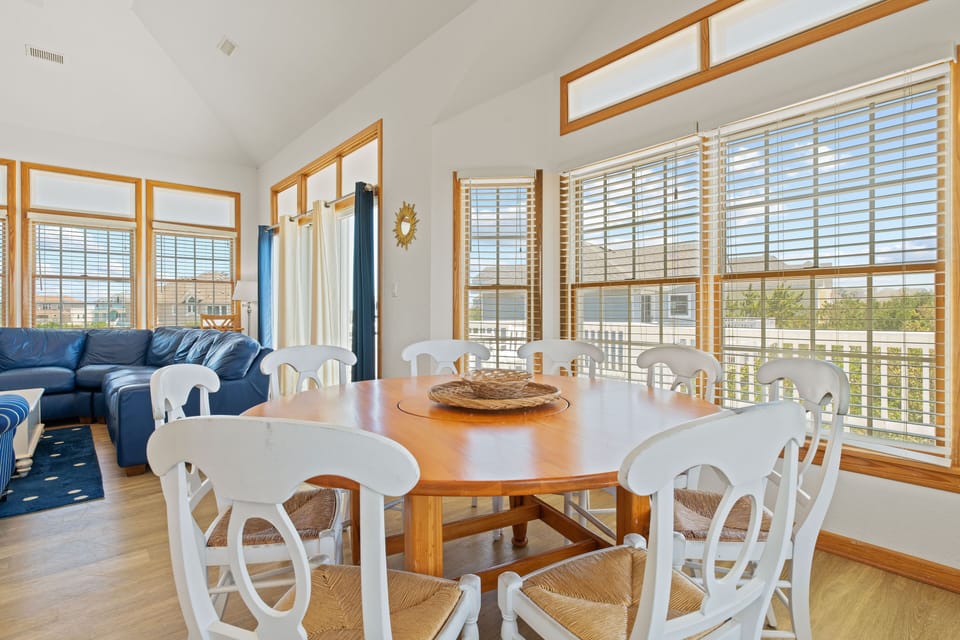Dining Area - Top Level