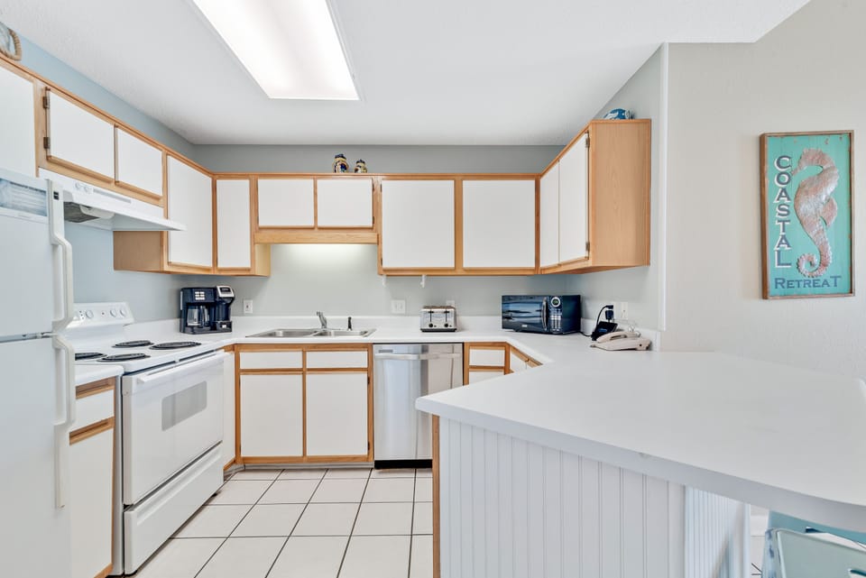 Spacious Kitchen with Full Size Appliances