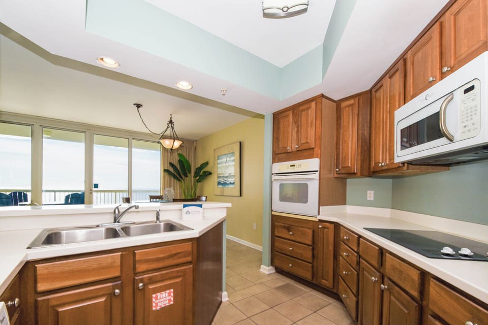 Silver Beach Towers West 1103 - Kitchen