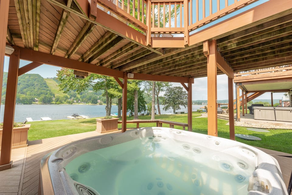 Outdoor spa tub