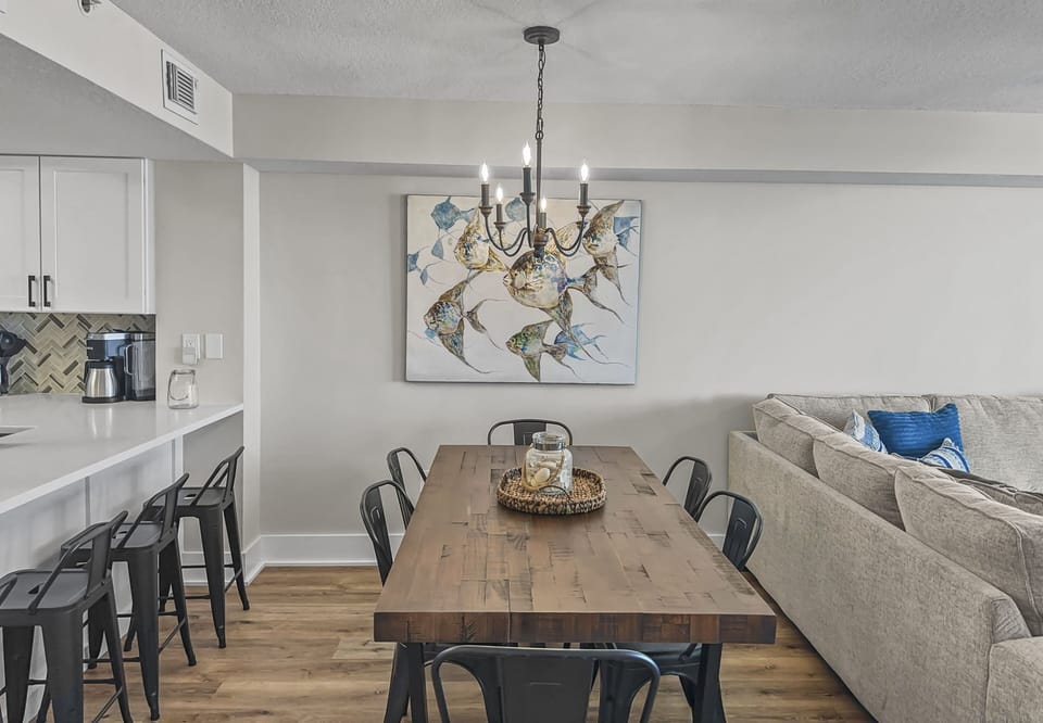 Sea Dunes #102 Dining Area