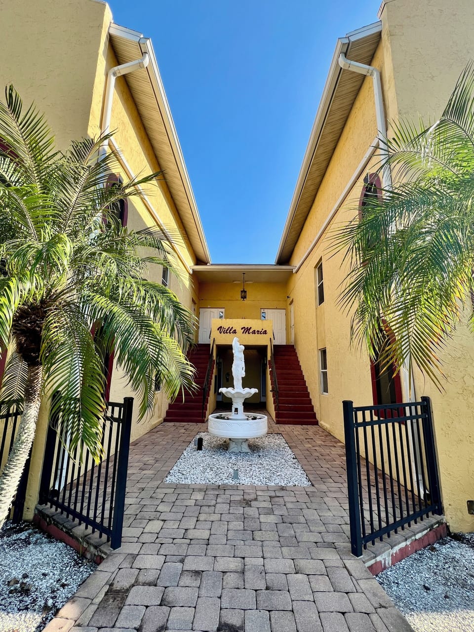Villa Maria is just a few minutes inland of Siesta Key.