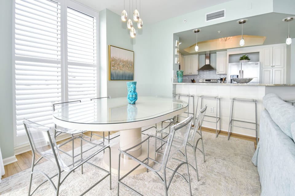 Silver Beach Towers West 1606 - Dining Area