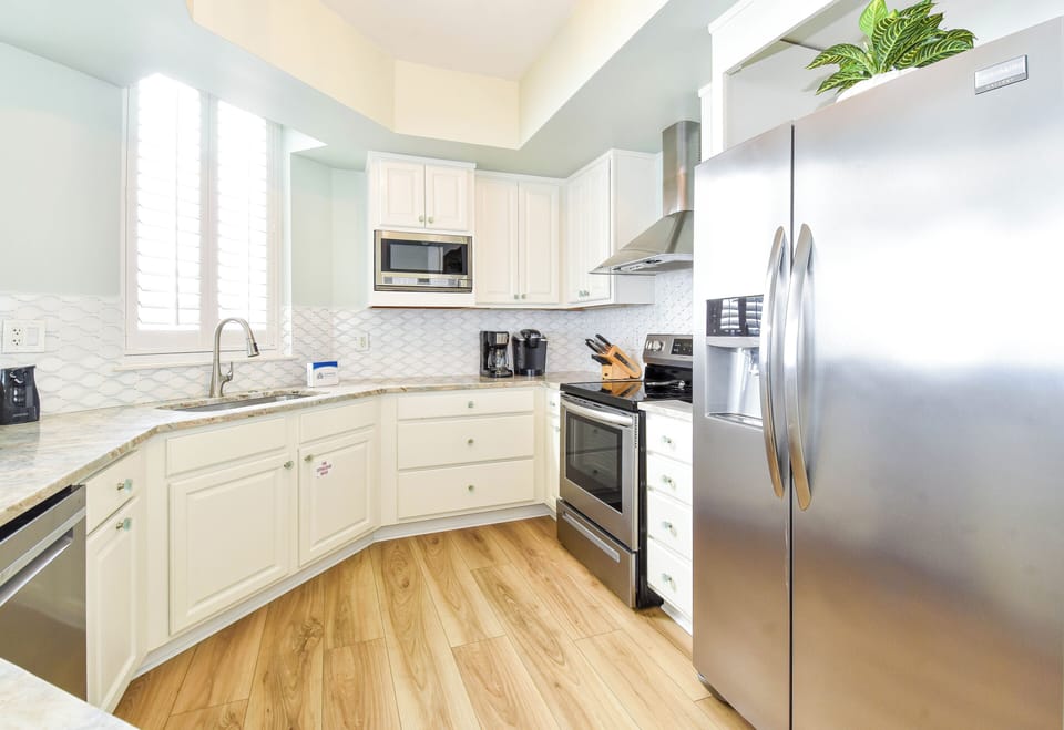 Silver Beach Towers West 1606 - Kitchen