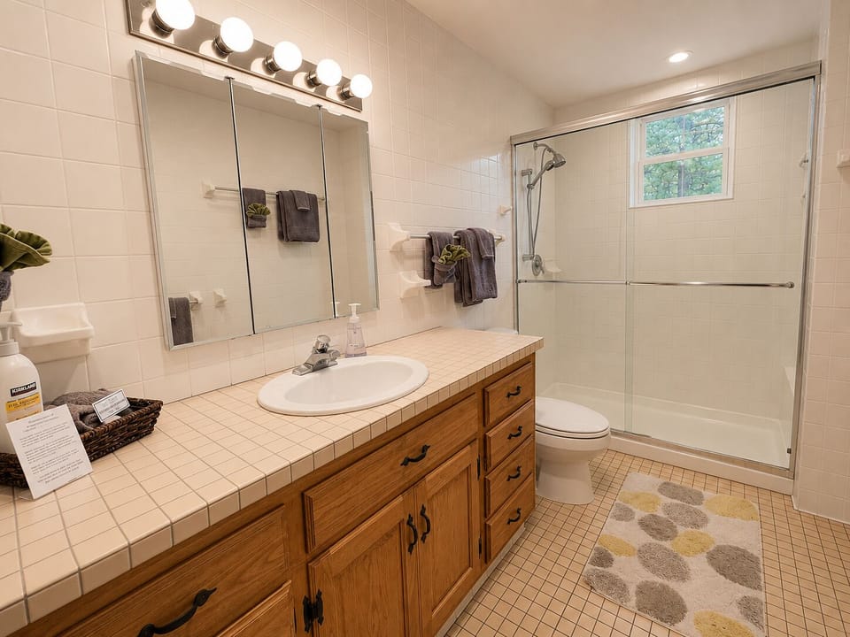 Main Floor Full Bath