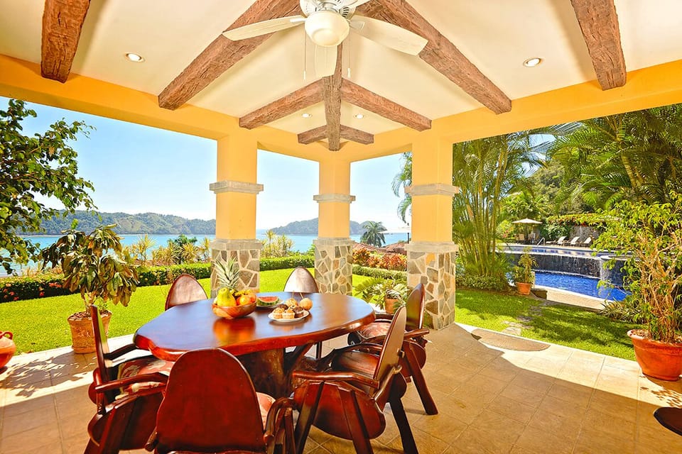 Perfect Family Condo, Ocean view, Ground Floor and close to the Pool area.