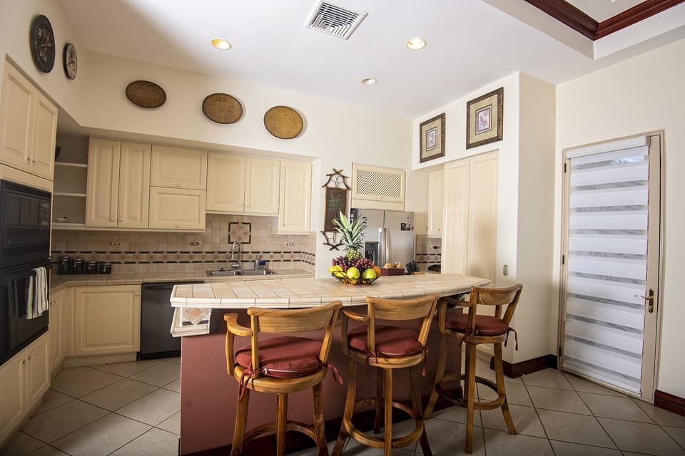 Fully equipped gourmet kitchen.