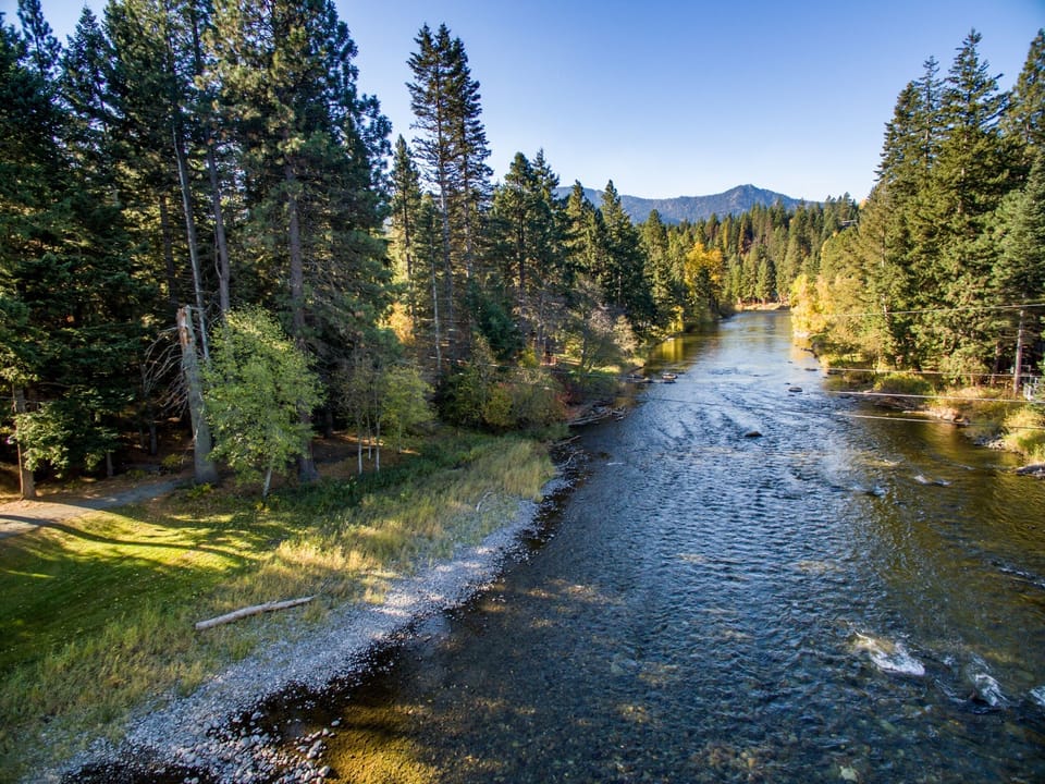 Over 250 Ft of Private River Access