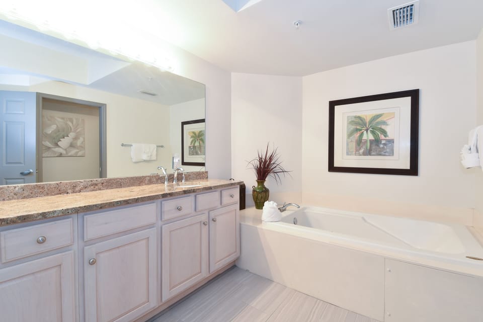 Silver Beach Towers East 102 - Primary Bathroom