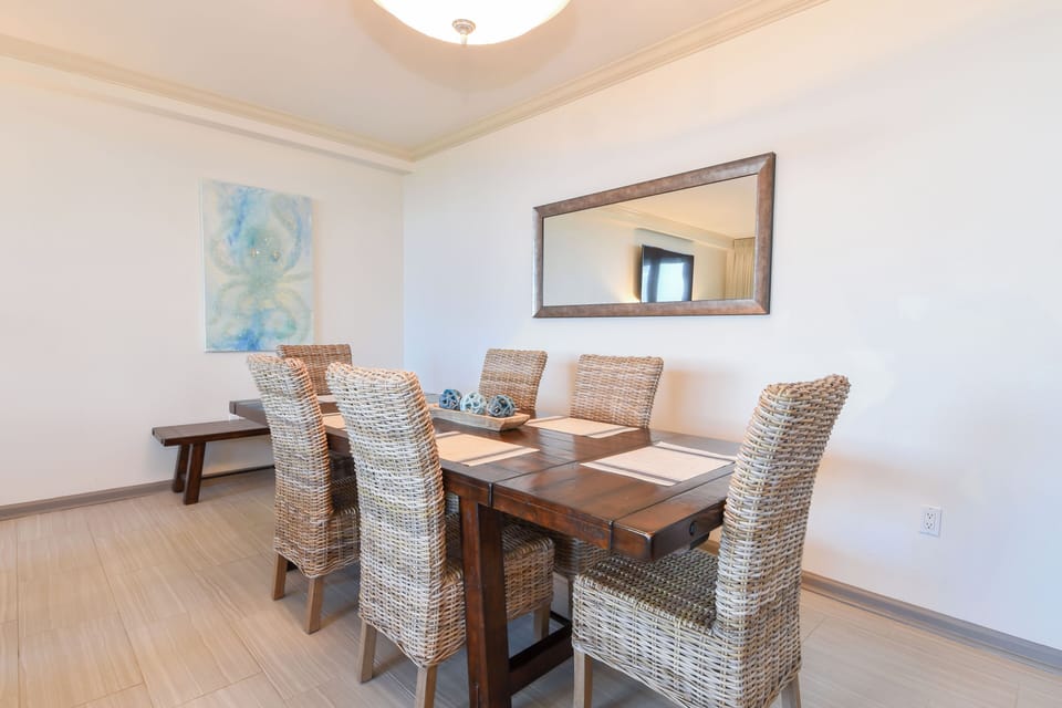 Silver Beach Towers East 102 - Dining Area
