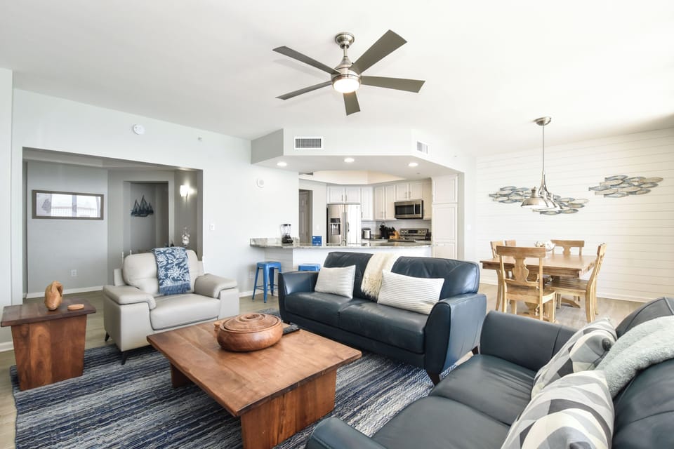 Silver Beach Towers East 1604- Spacious Living Area