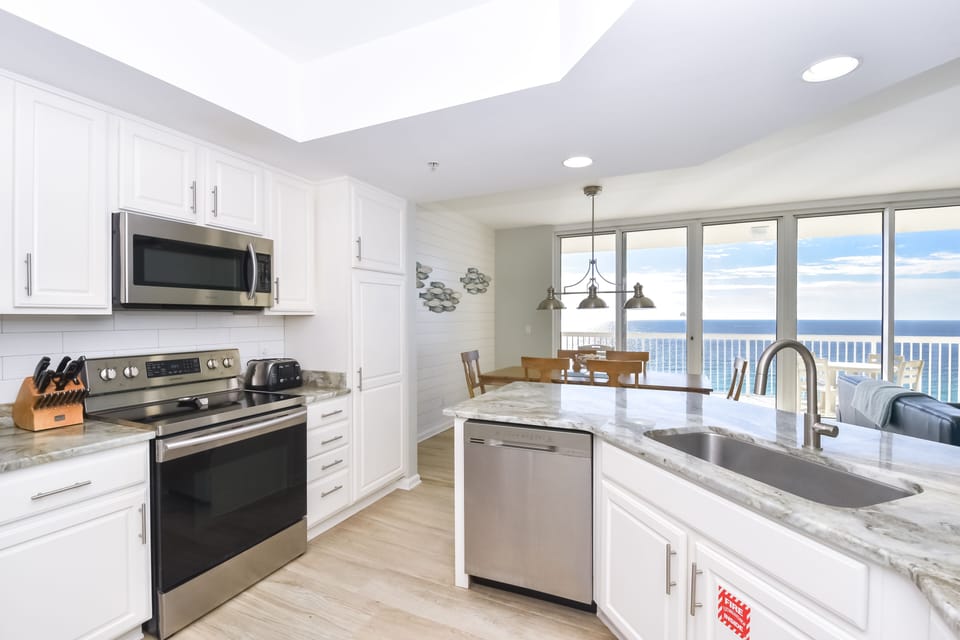 Silver Beach Towers East 1604- Fully Equipped Kitchen