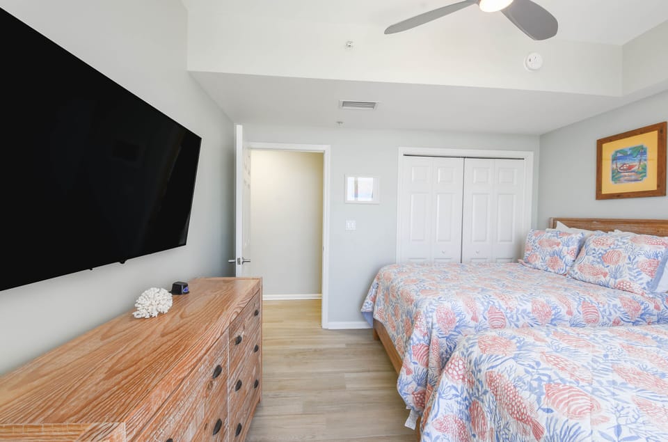 Silver Beach Towers East 1604- Guest Bedroom