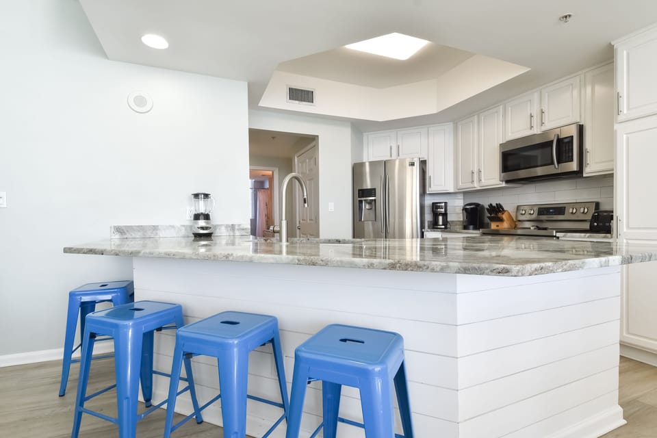 Silver Beach Towers East 1604- Breakfast Bar