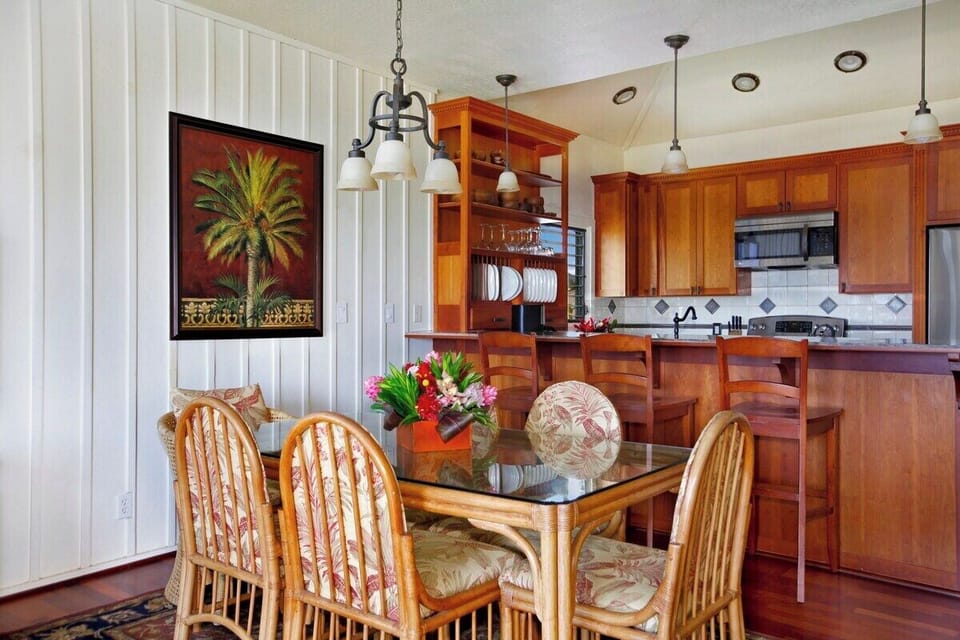 Dining Area - Manualoha 306