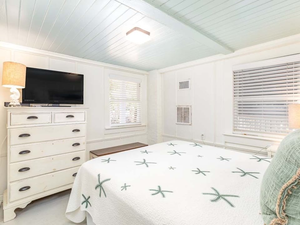 Fourth Bedroom - Queen Size Bed