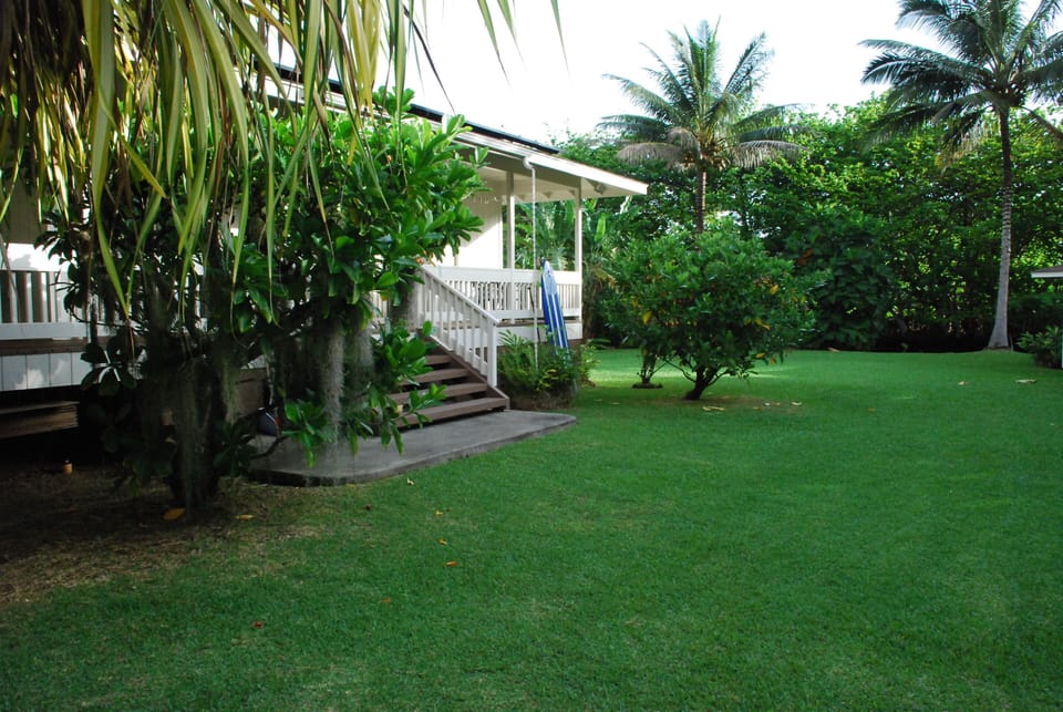 Side steps make it easier to access the yard.