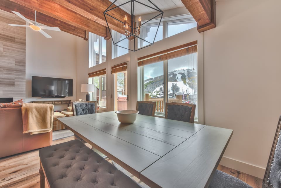 Penthouse Side A 
Dining Area with Seating for 6 with Amazing Views